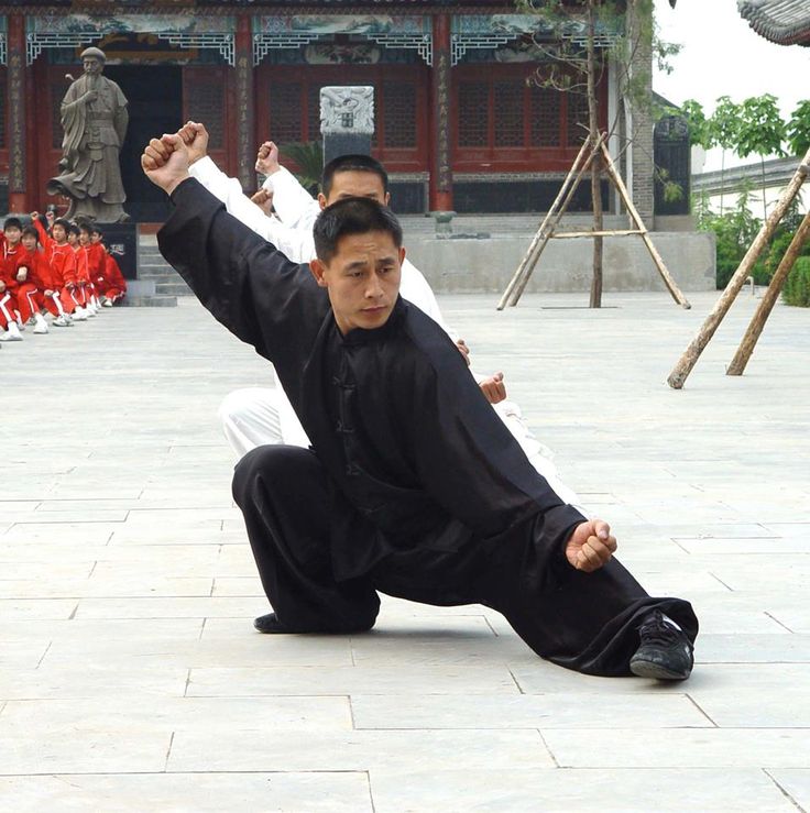 Chen Ziqiang leading a class in Chenjiagou